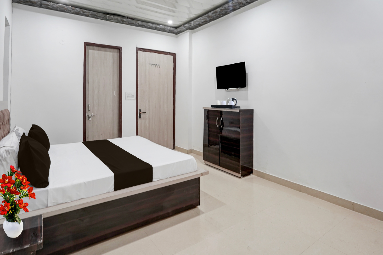 super townhouse oak char dham vrindavan