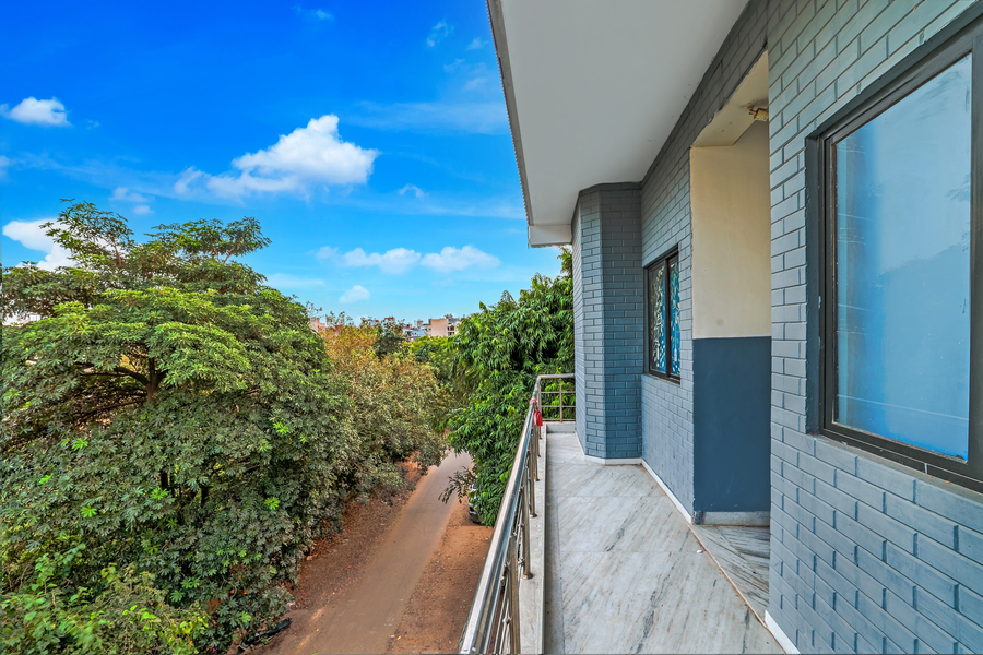 super hotel o dlf phase 1 metro station gurugram