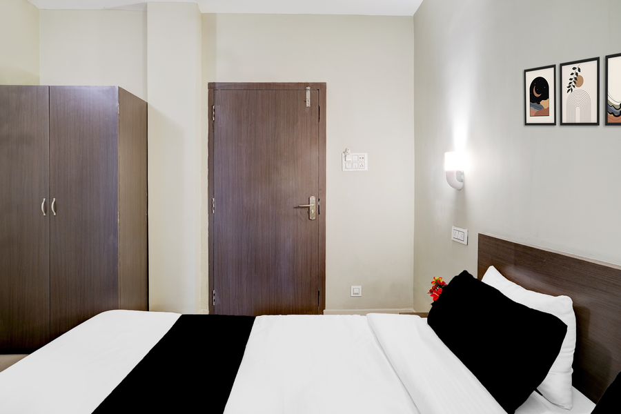 super hotel o dlf phase 1 metro station gurugram