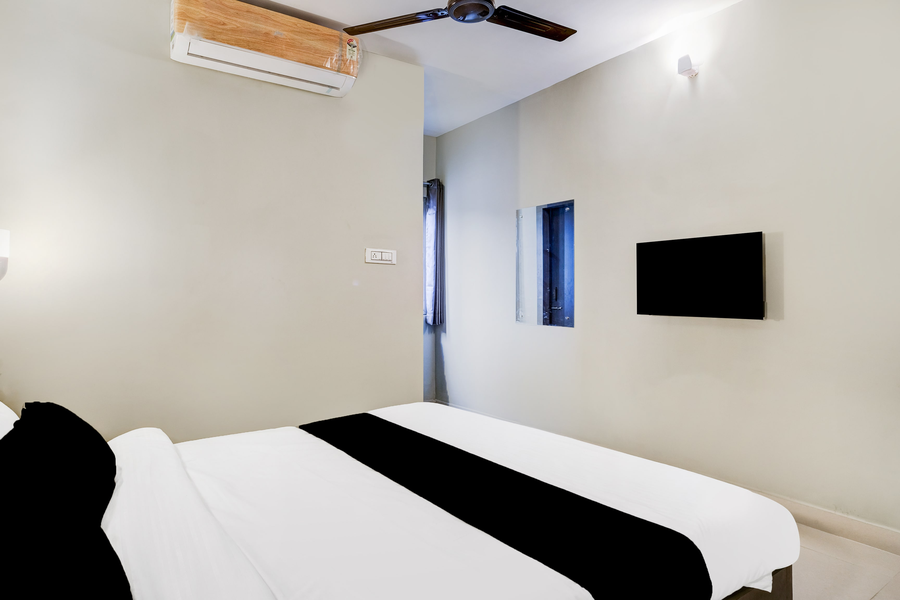 super hotel o dlf phase 1 metro station gurugram