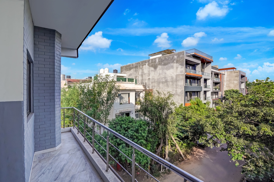 super hotel o dlf phase 1 metro station gurugram