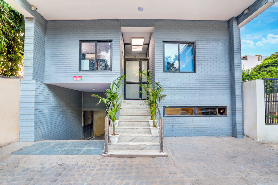 super hotel o dlf phase 1 metro station gurugram