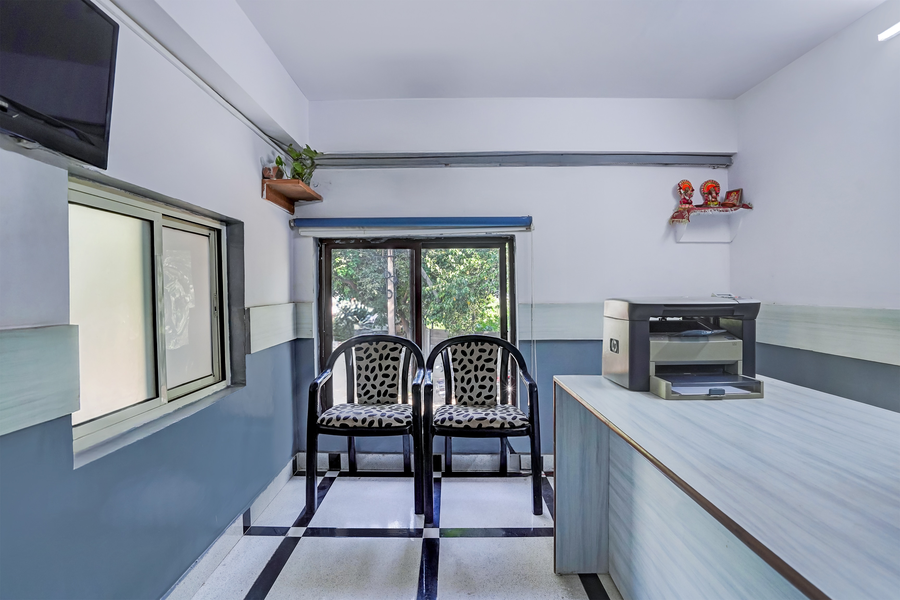 super hotel o dlf phase 1 metro station gurugram