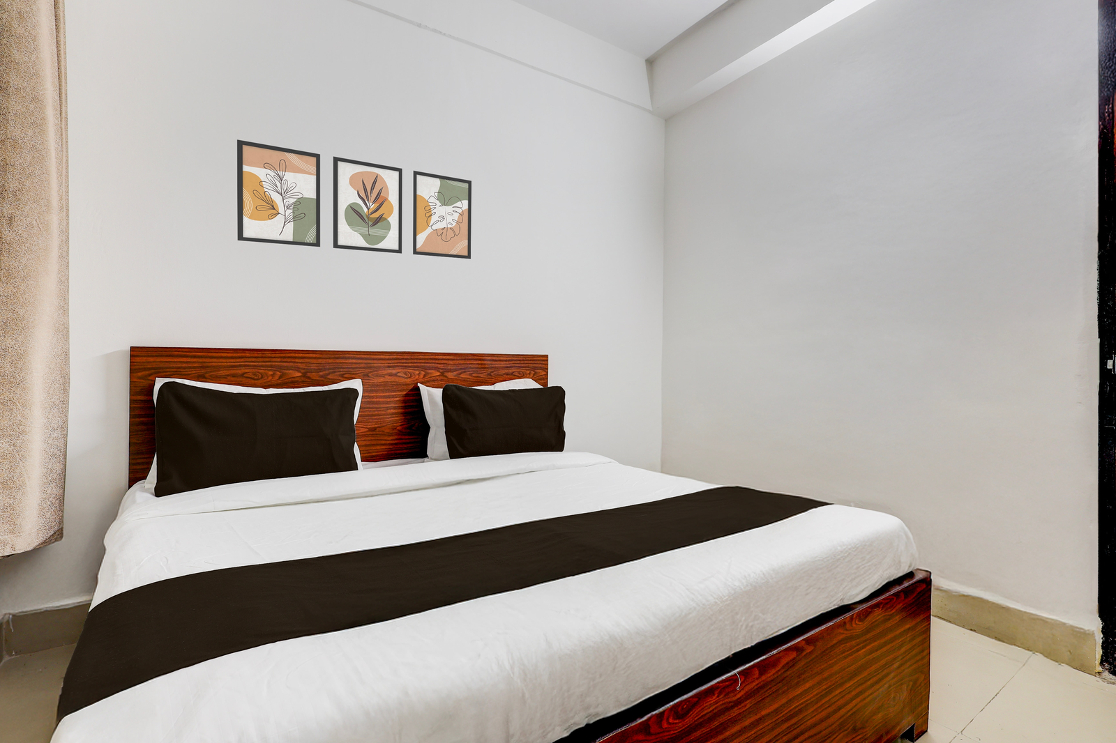 super hotel o sector 4 manraj complex gurugram