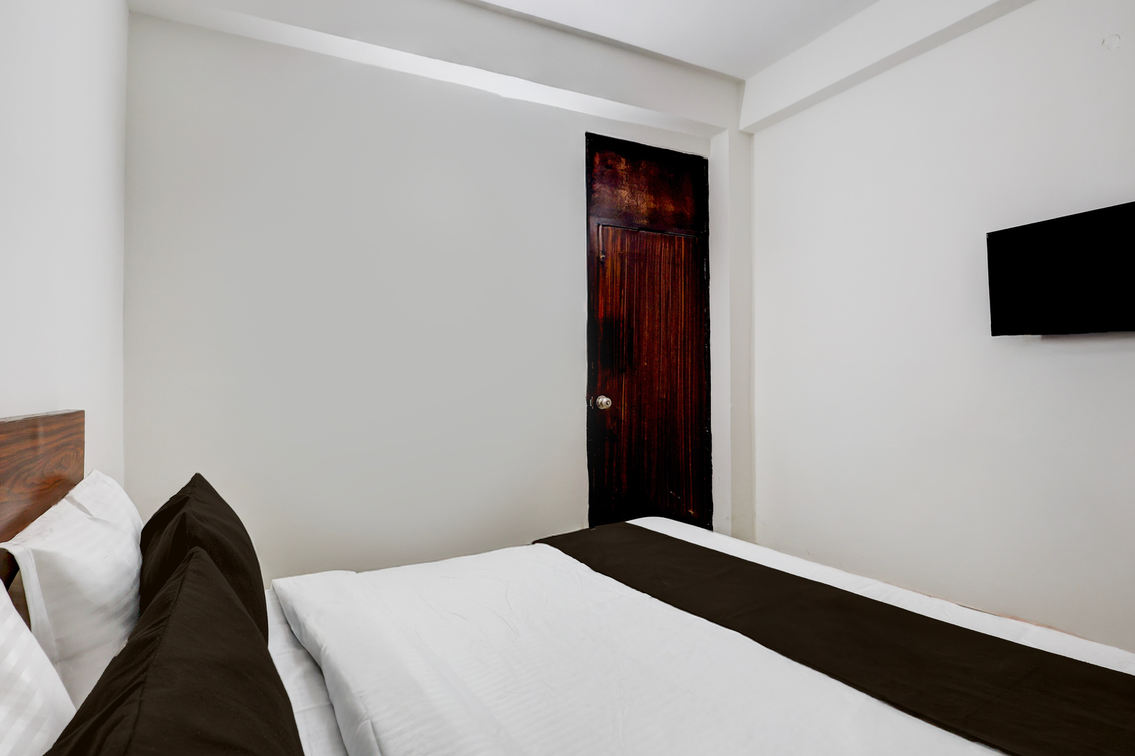 super hotel o sector 4 manraj complex gurugram