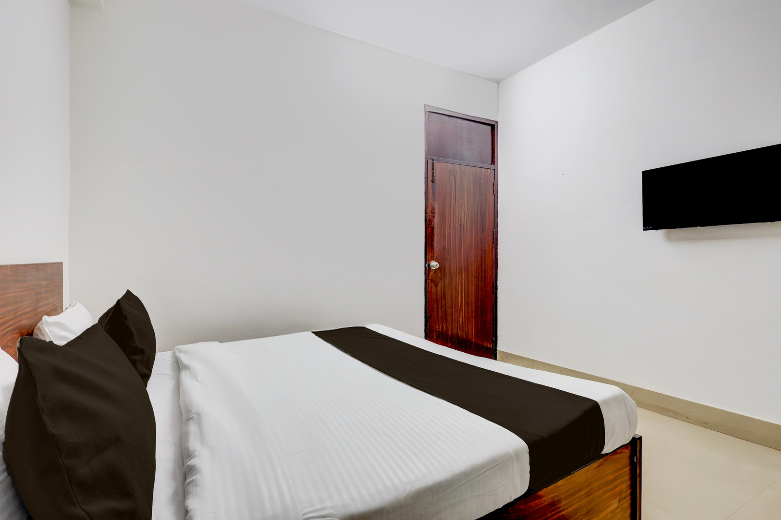 super hotel o sector 4 manraj complex gurugram