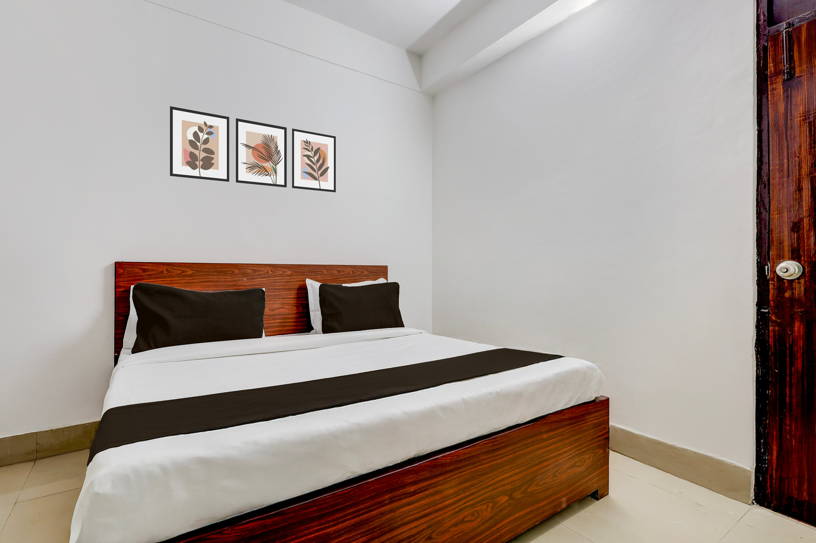 super hotel o sector 4 manraj complex gurugram