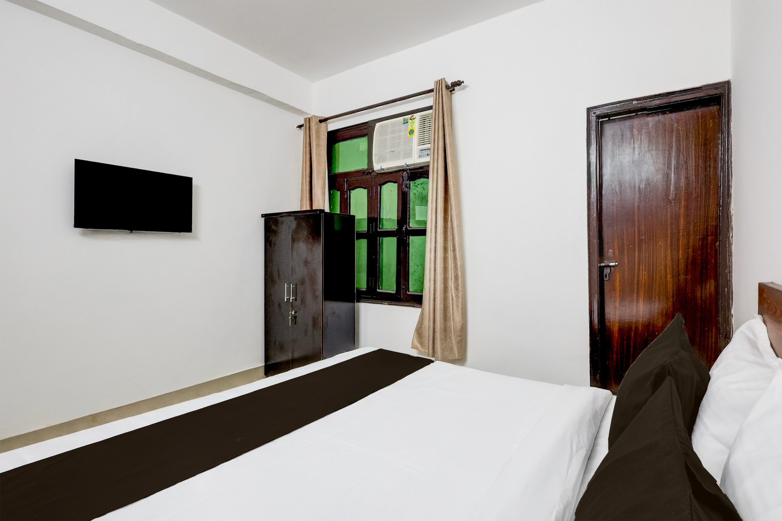 super hotel o sector 4 manraj complex gurugram