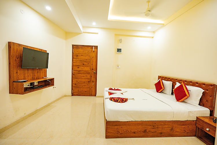 hotel rajdhani inn and suites