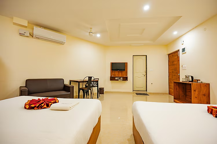 hotel rajdhani inn and suites