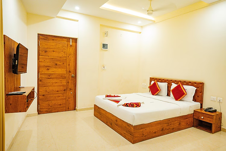 hotel rajdhani inn and suites
