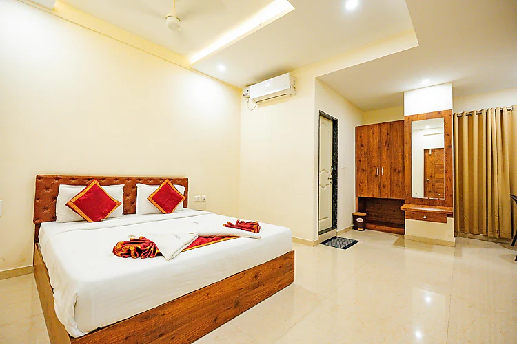 hotel rajdhani inn and suites