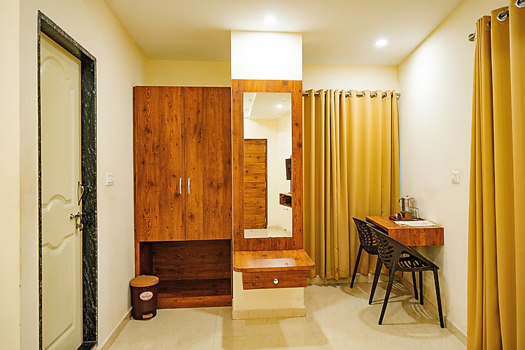 hotel rajdhani inn and suites