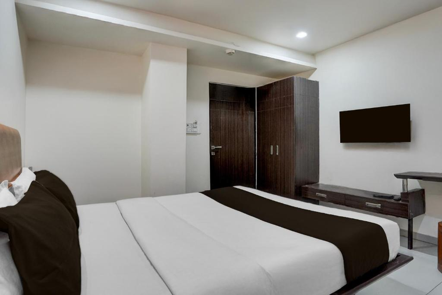 super collection o sur sagar lakeview vadodara formerly vintage inn