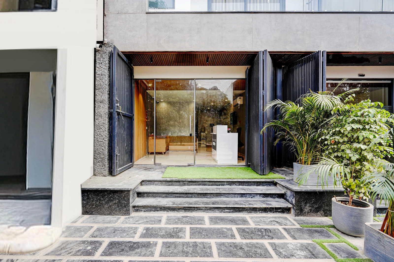 Super Townhouse Sector 51 Gurgaon,,3 star