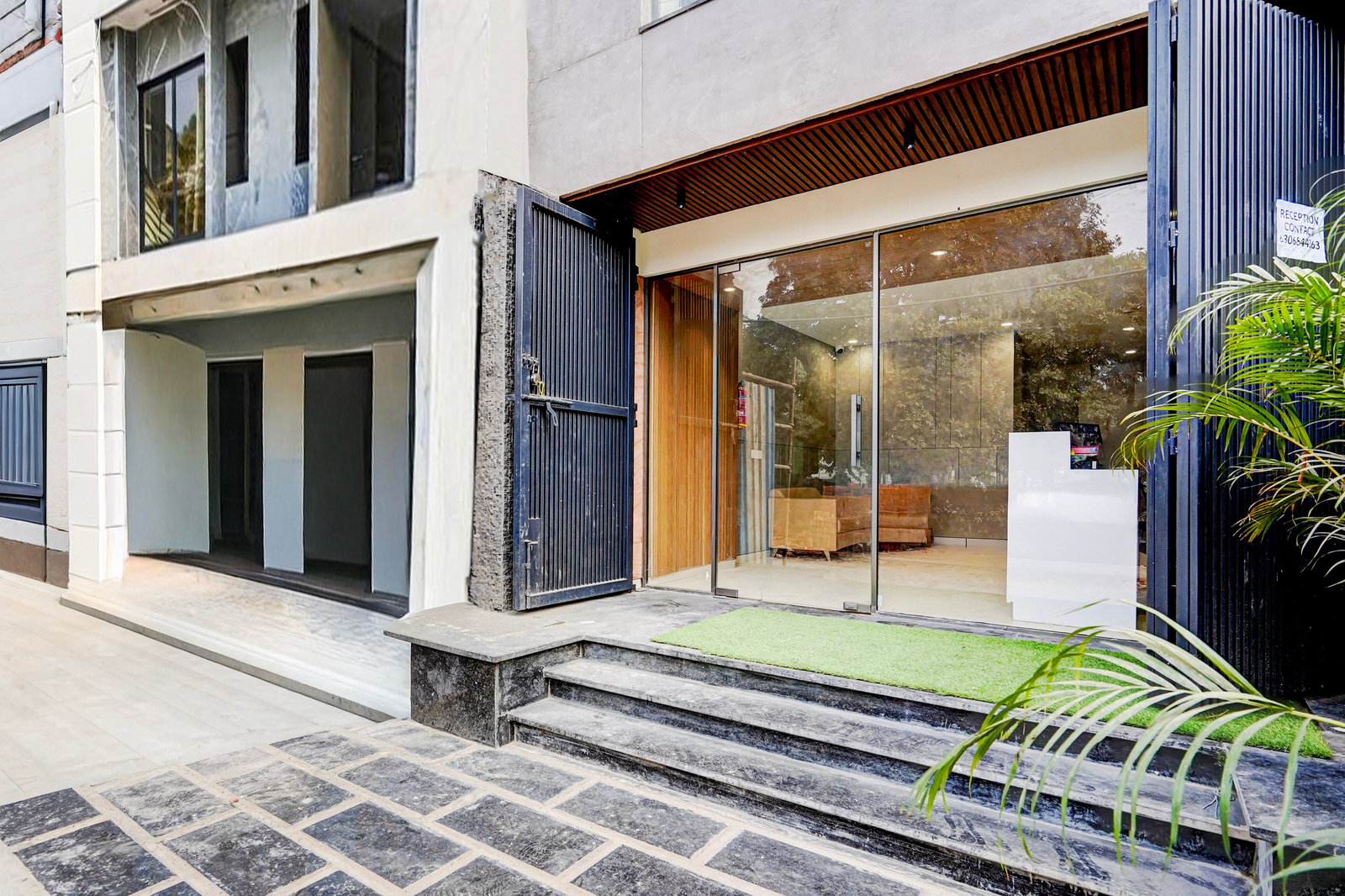 Super Townhouse Sector 51 Gurgaon,,3 star