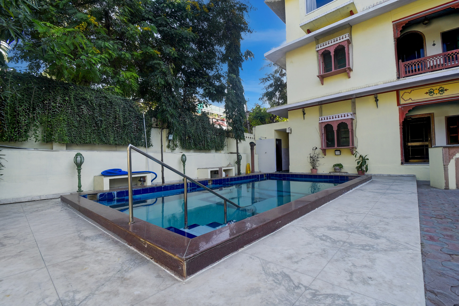 collection o mall of jaipur formerly madhu pushp bhawan