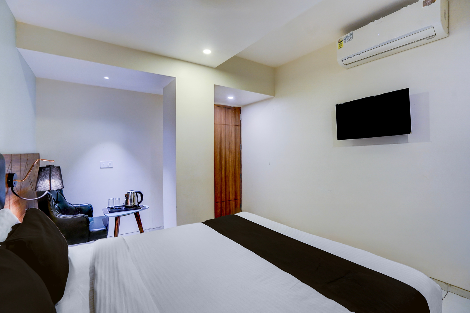 townhouse vadodara railway junction formerly hotel unique