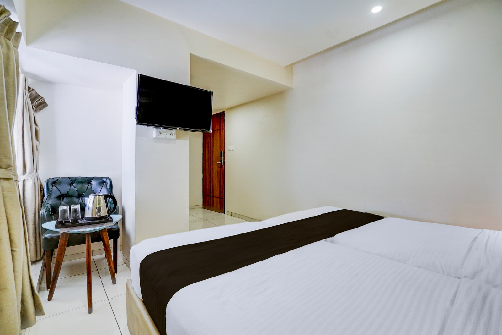 townhouse vadodara railway junction formerly hotel unique