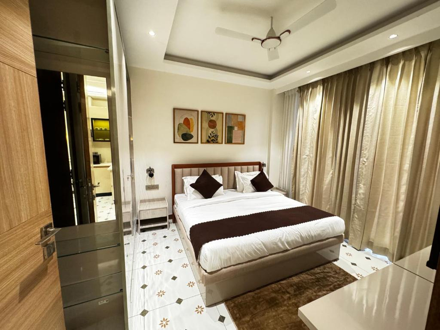 the lodgers service apartments sector 45 gurgaon