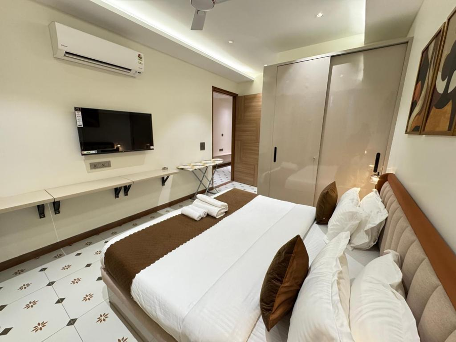 the lodgers service apartments sector 45 gurgaon