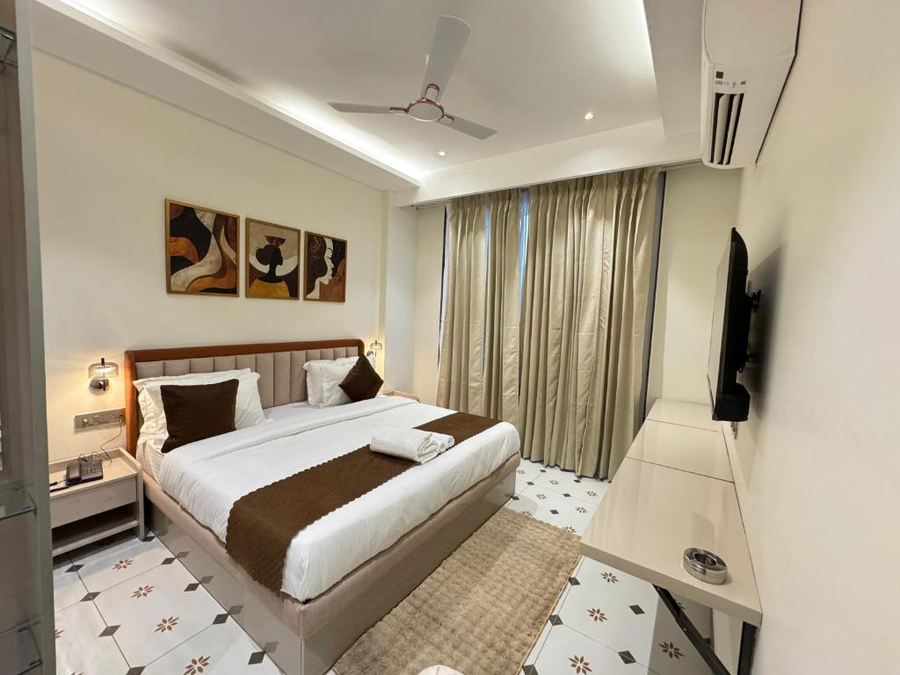 the lodgers service apartments sector 45 gurgaon