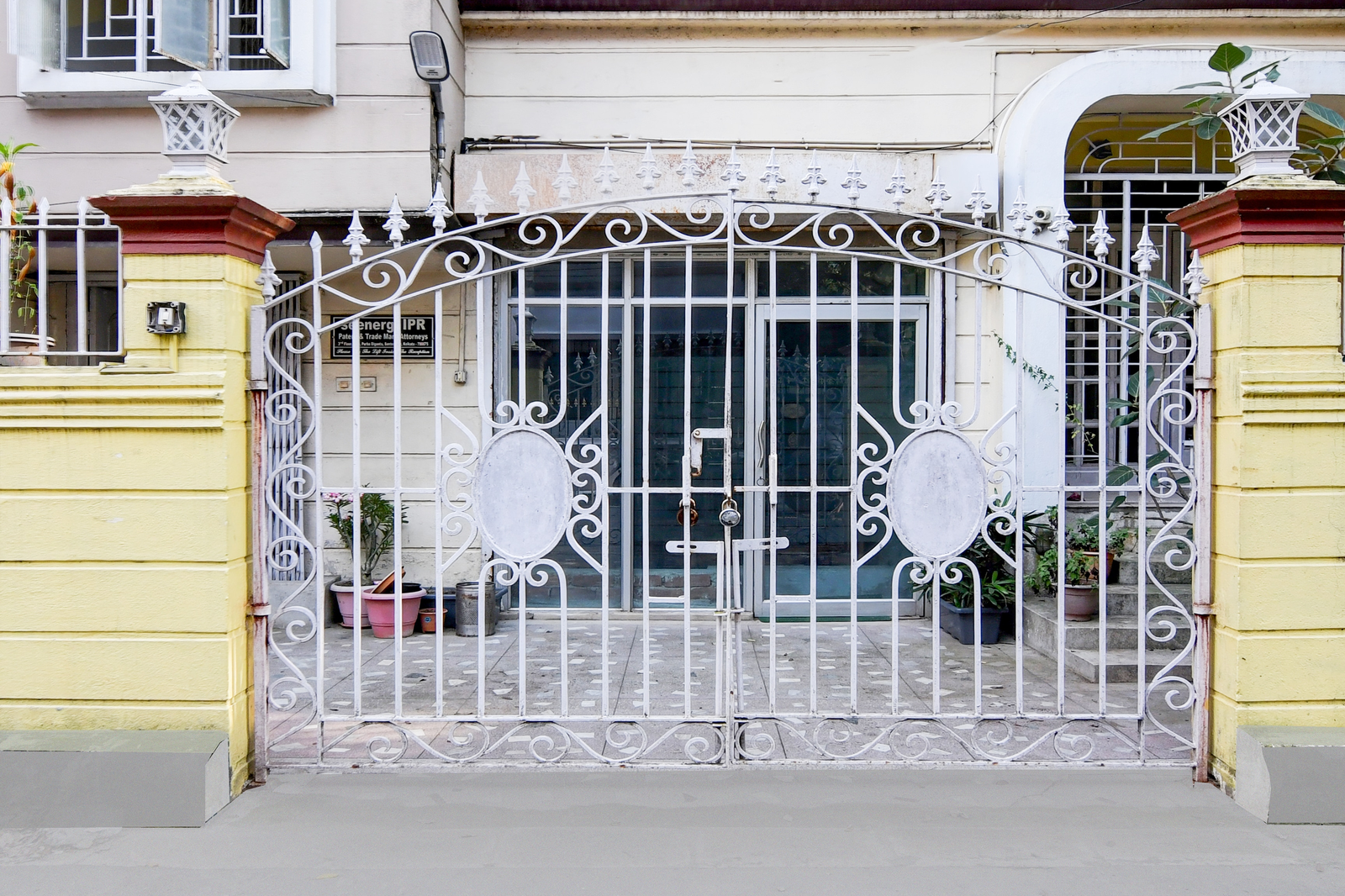 super collection o jyotirindra nandi metro station kolkata formerly hotel manurama