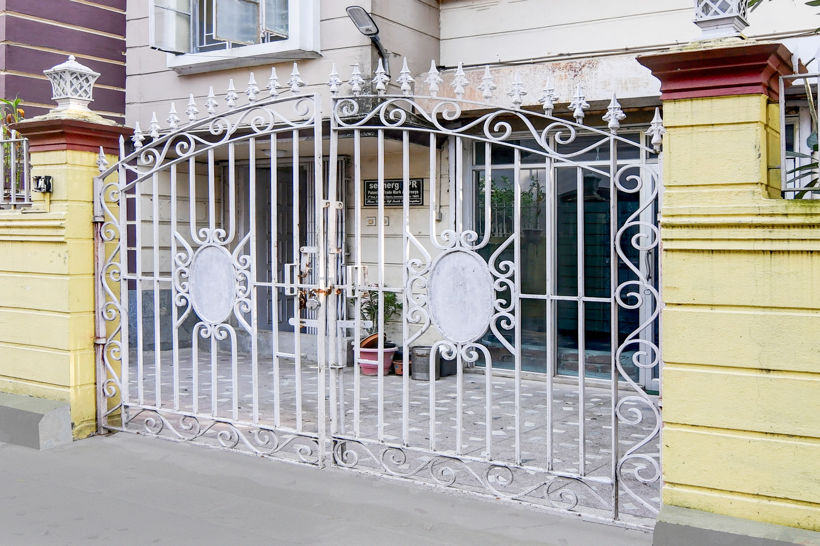 super collection o jyotirindra nandi metro station kolkata formerly hotel manurama