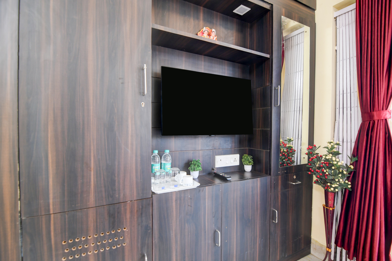 super collection o jyotirindra nandi metro station kolkata formerly hotel manurama