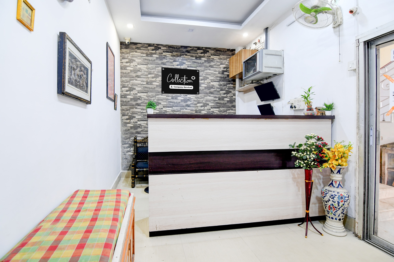 super collection o jyotirindra nandi metro station kolkata formerly hotel manurama