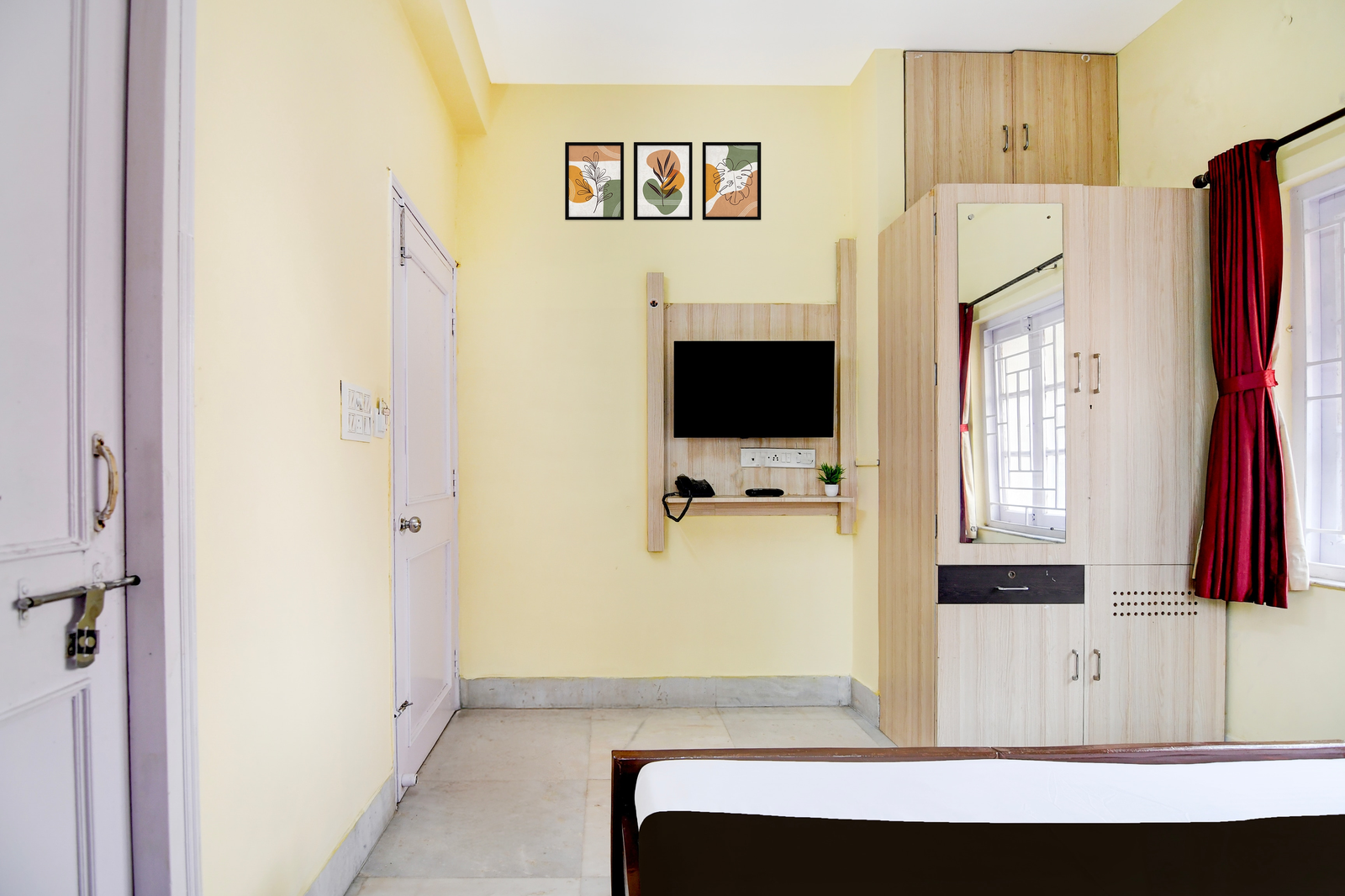 super collection o jyotirindra nandi metro station kolkata formerly hotel manurama