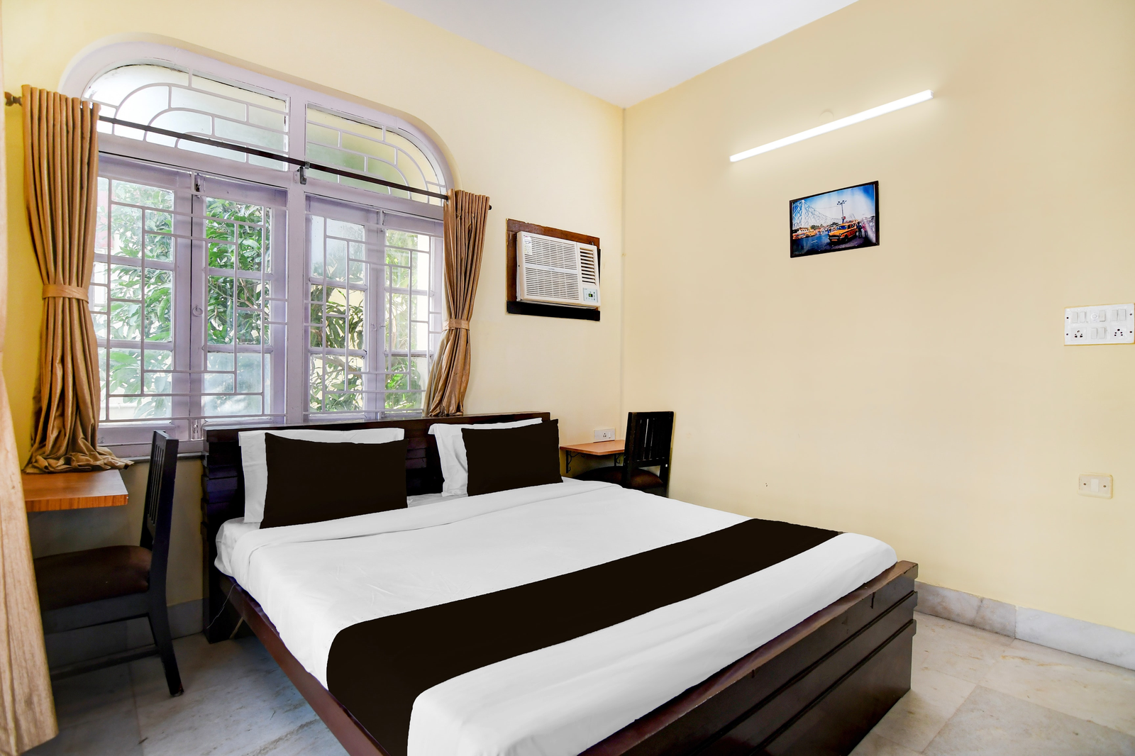 super collection o jyotirindra nandi metro station kolkata formerly hotel manurama