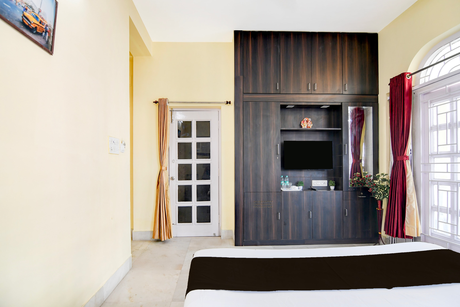 super collection o jyotirindra nandi metro station kolkata formerly hotel manurama