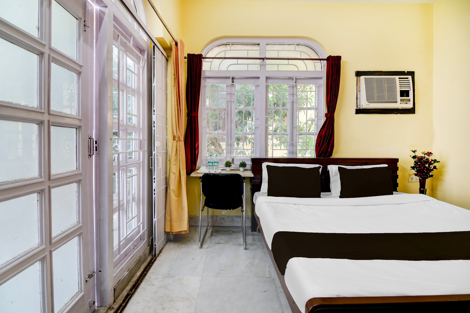 super collection o jyotirindra nandi metro station kolkata formerly hotel manurama