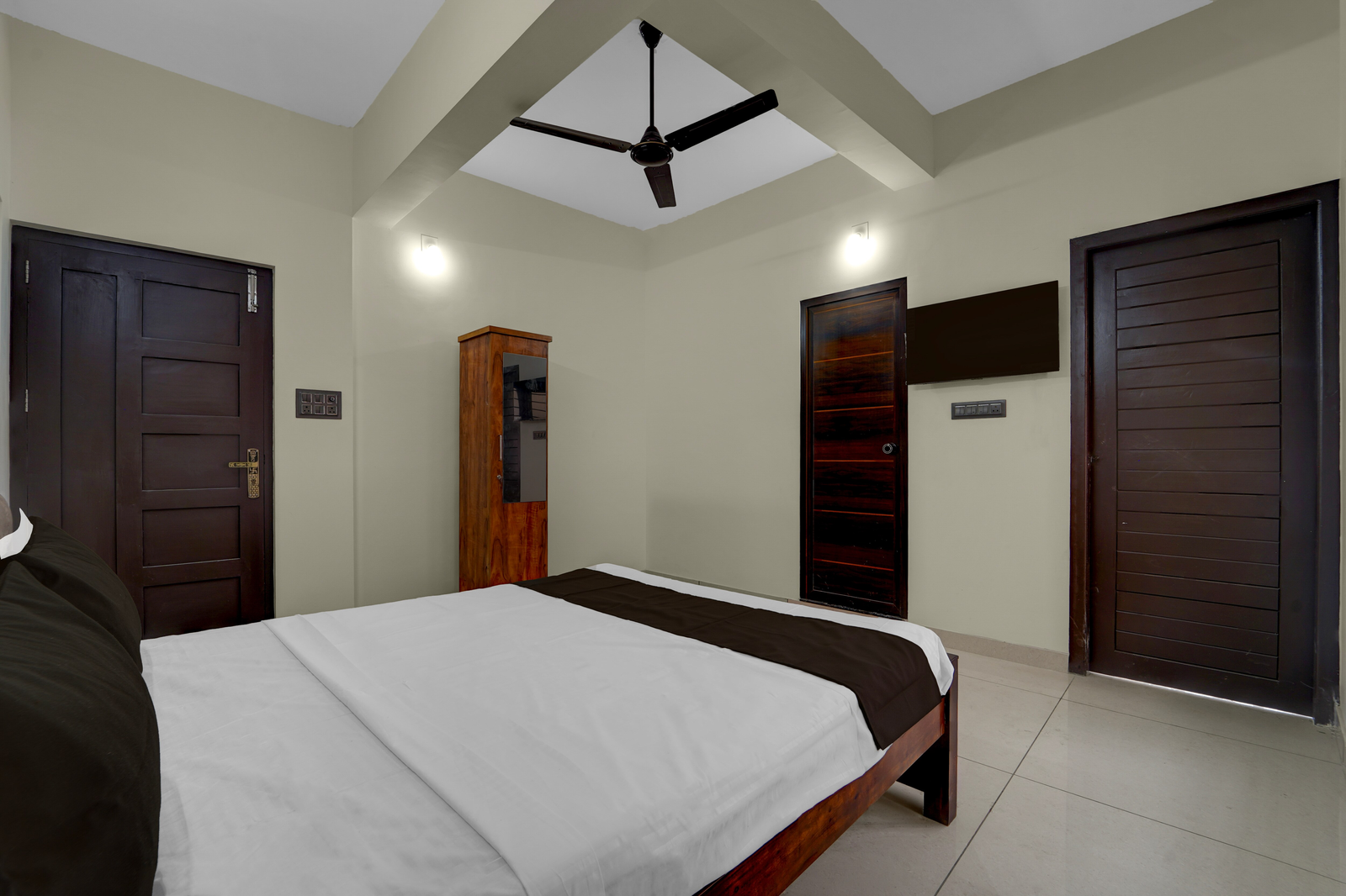 hotel o engineering college sreekaryam formerly b s plaza