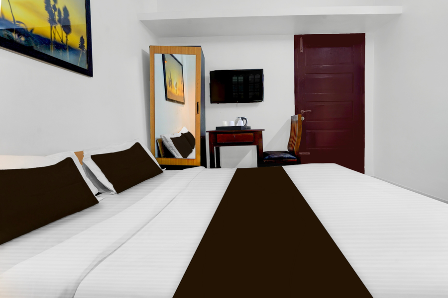 hotel o kazhakuttam railway station formerly graceful stay