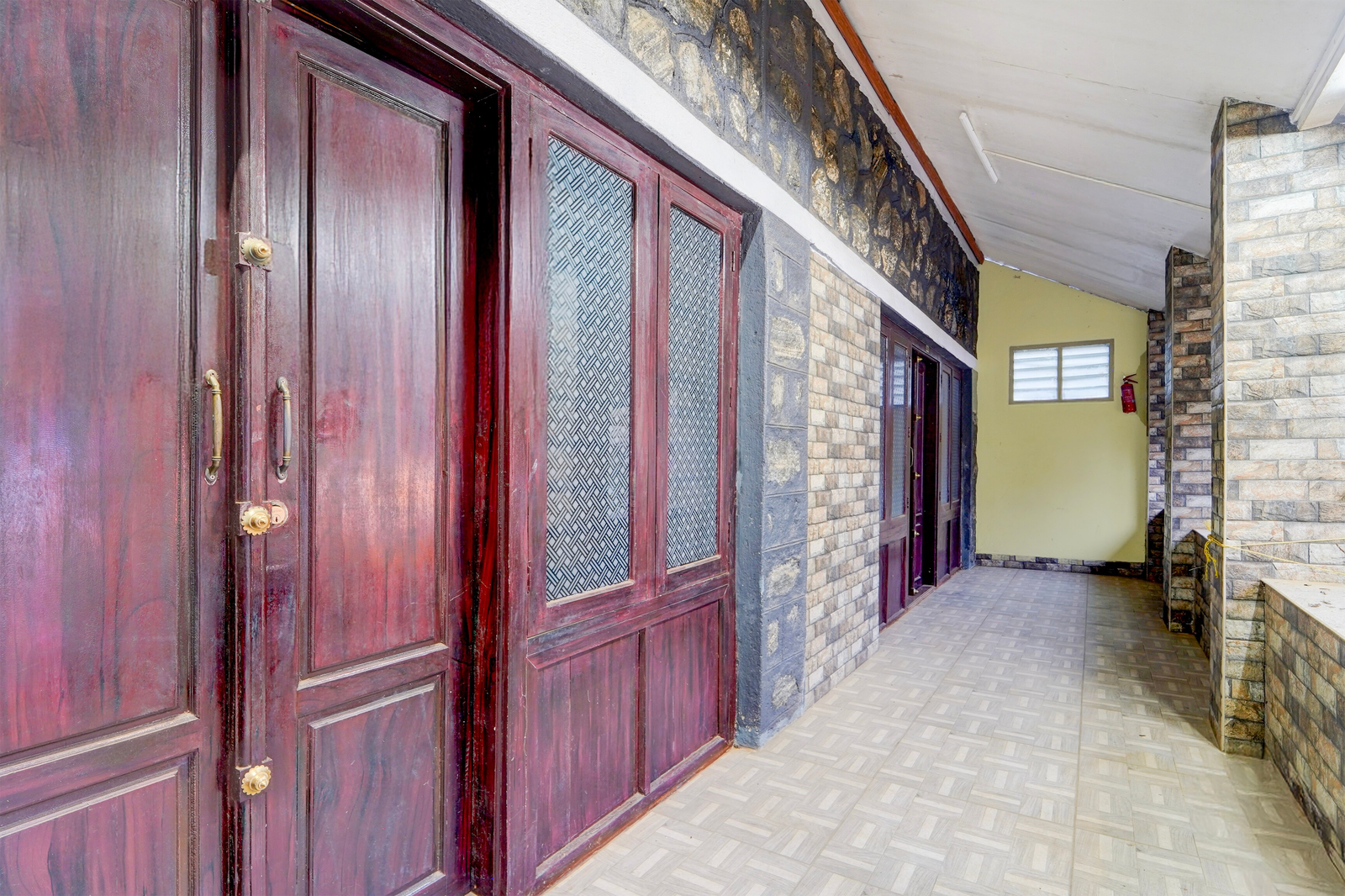 hotel o kallar vattiyar waterfalls munnar