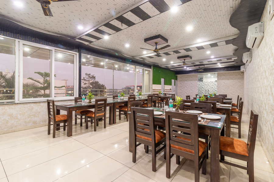 treebo arya palace with swimming pool