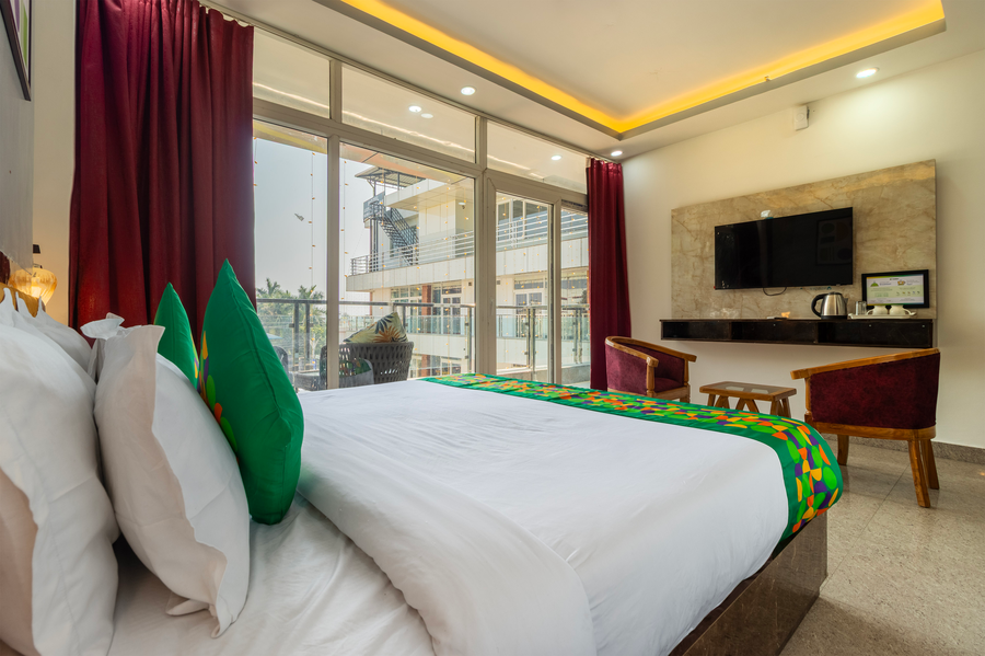 treebo arya palace with swimming pool