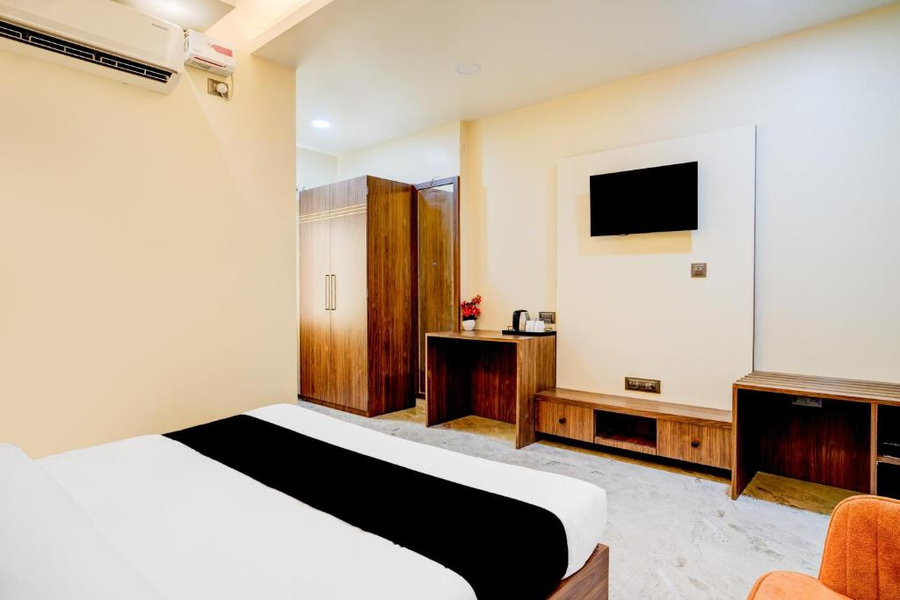 super townhouse bhangagarh bus terminal formerly the rudra inn
