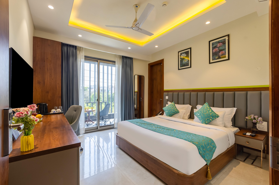 s by z hotels baani square