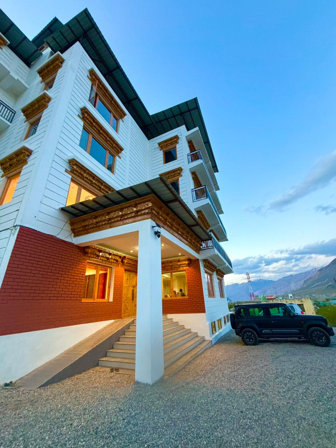the zurfis hotel