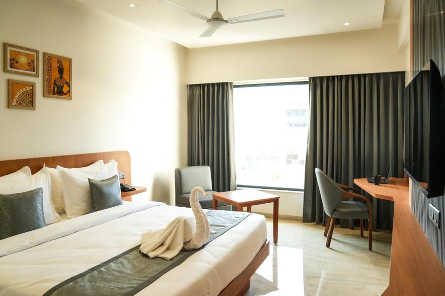 mastiff hotel crystara jalgaon