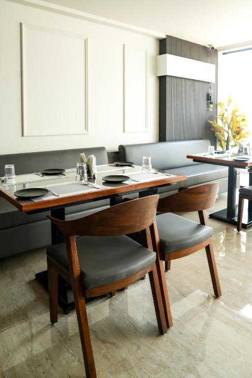 mastiff hotel crystara jalgaon