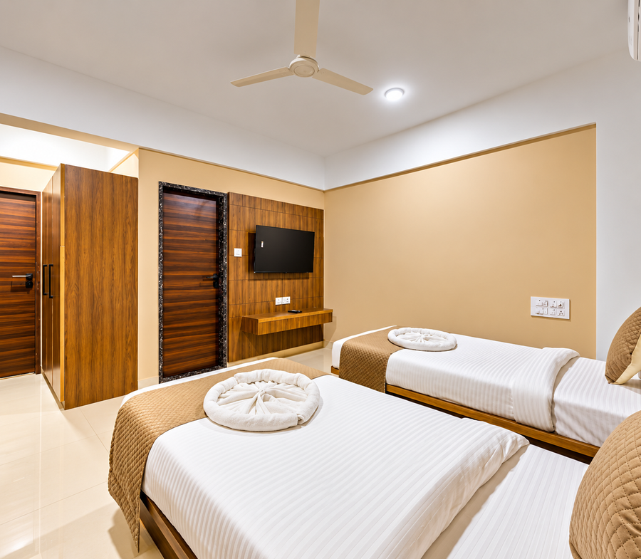 Hotel Grand Heritage,Pp. Badami Bus Stand Tippu Nagar,3 star