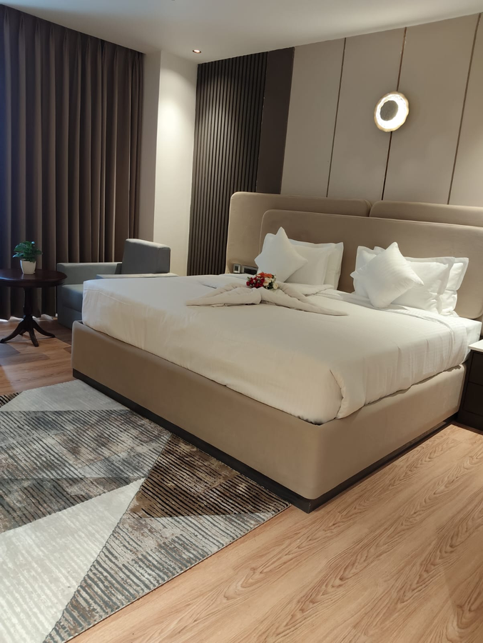 Hotel Luxe Manor,,3 star