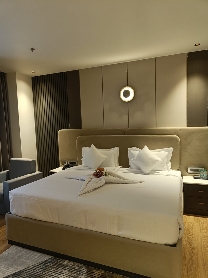 Hotel Luxe Manor,,3 star