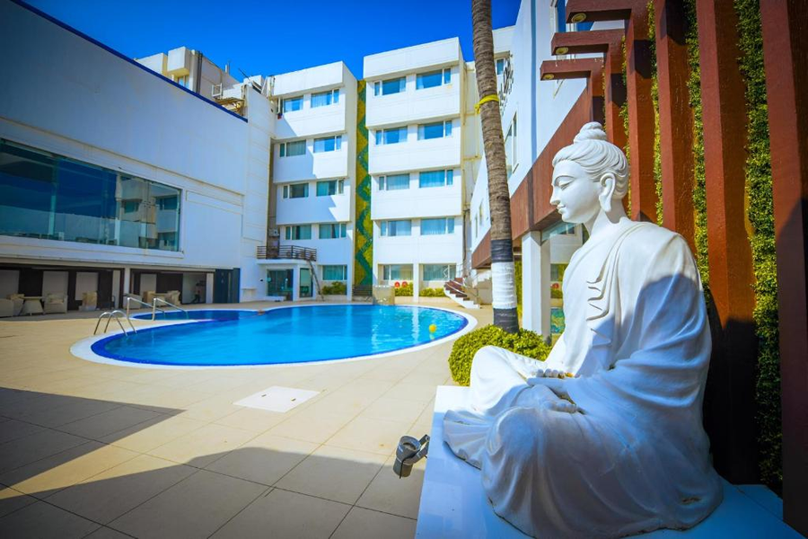 Hotel Holiday Resort,Chakra Tirtha Road,3 star