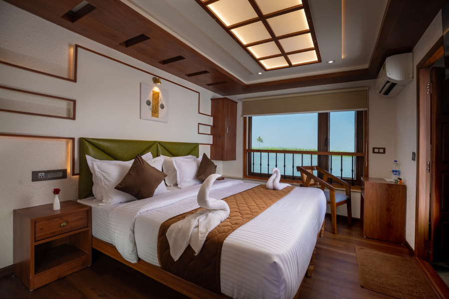 riverine kadavil houseboat