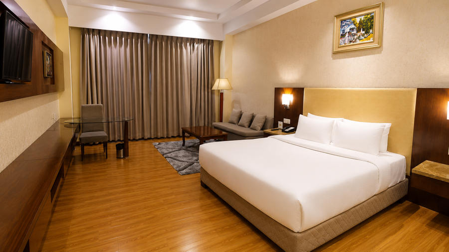 golden tulip jaipur kukas